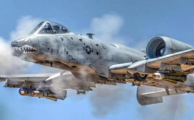 A-10 Thunderbolt: Το αεροσκάφος που σπέρνει τον όλεθρο και ίσως θα έπρεπε να κοιτά η Ελλάδα (βίντεο)